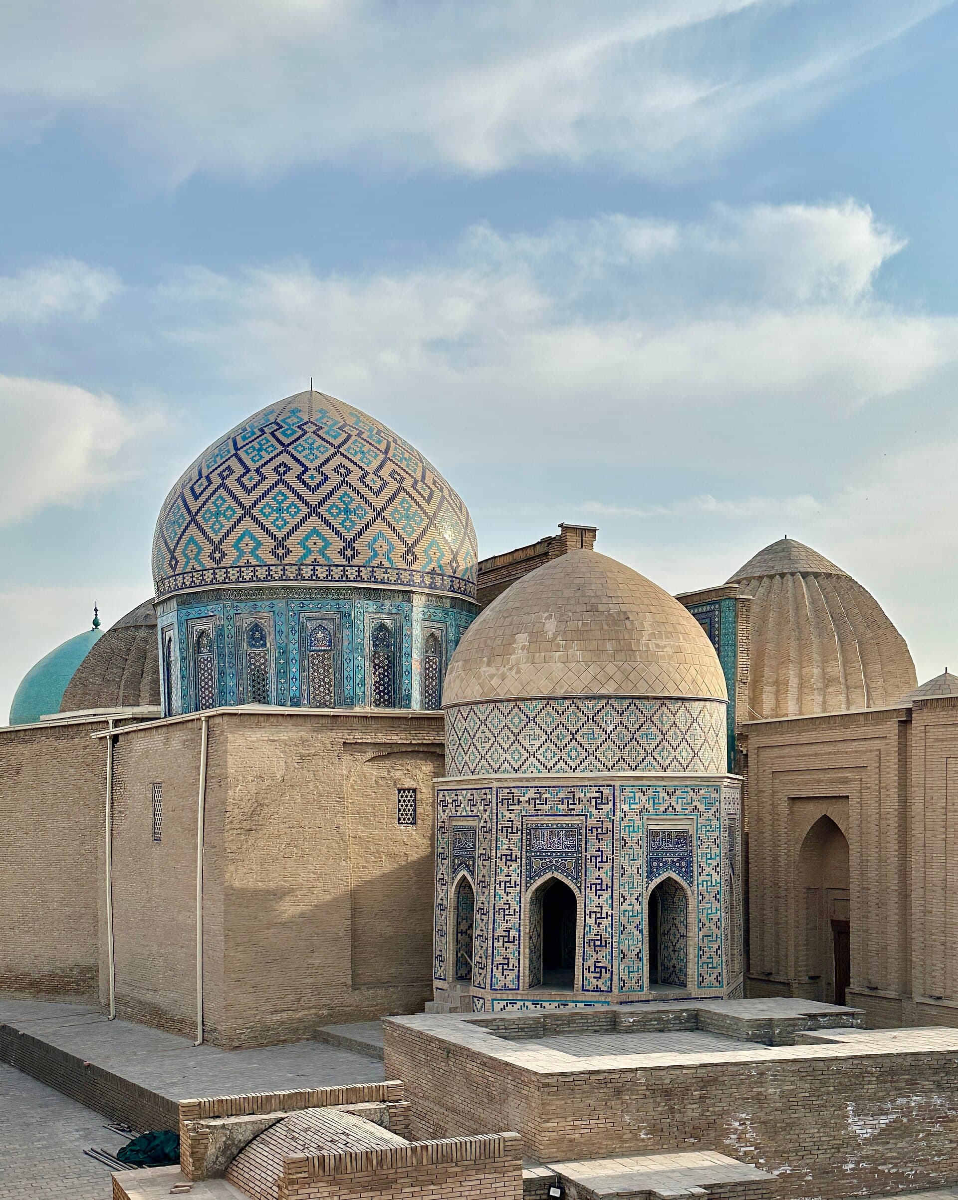 مجمع شاه زنده