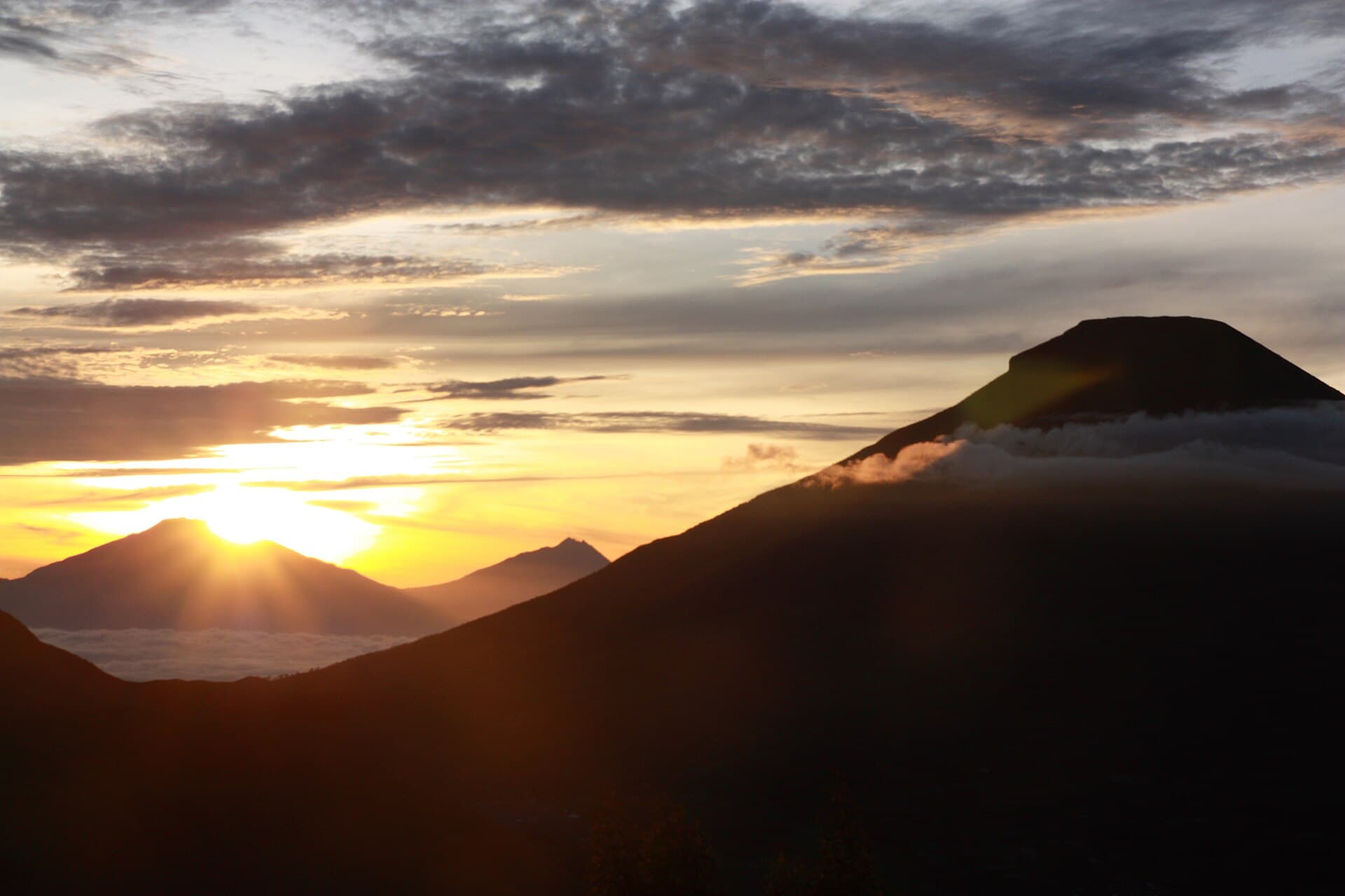 Sunrise on Sikunir Hill