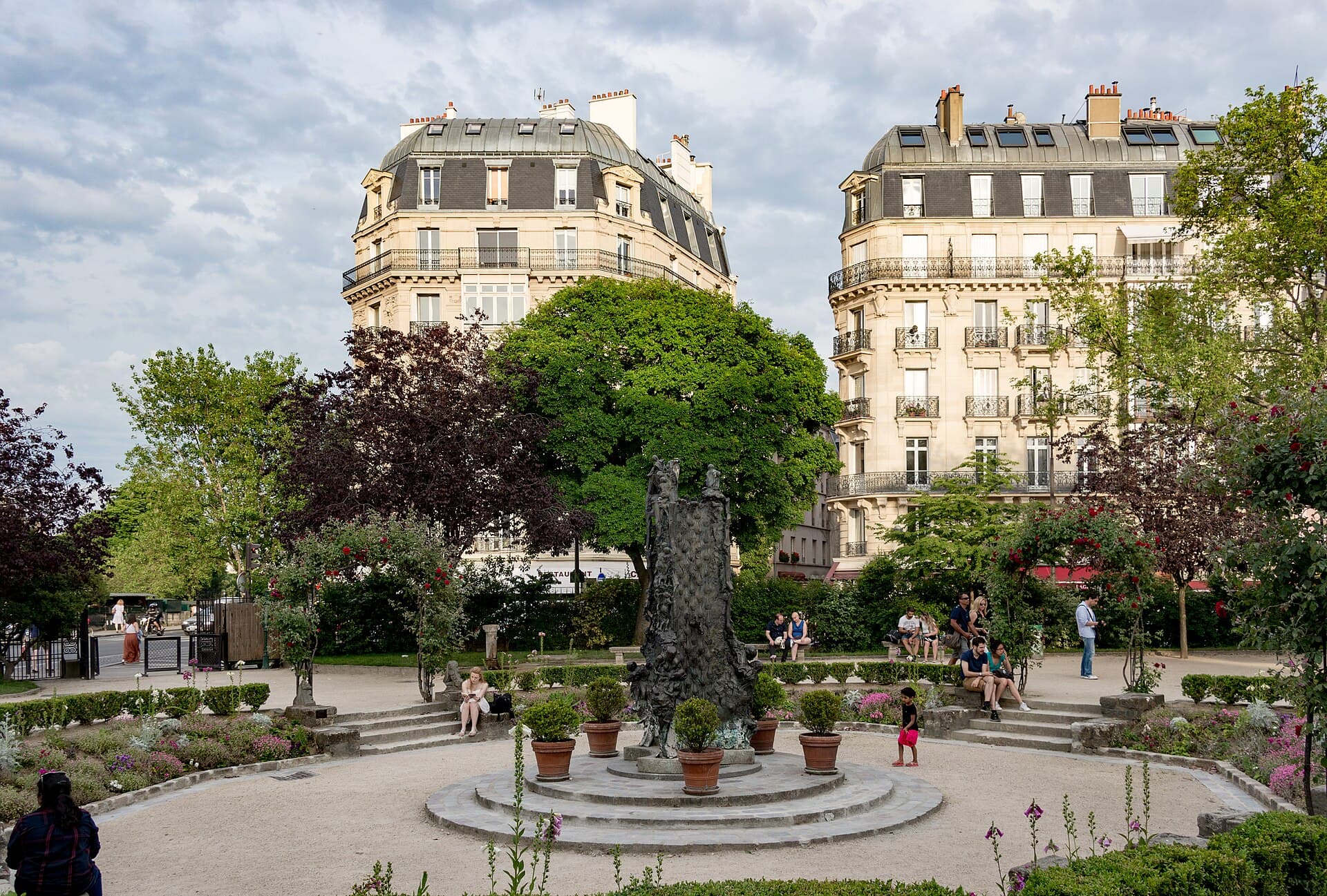 Square René Viviani, Paris