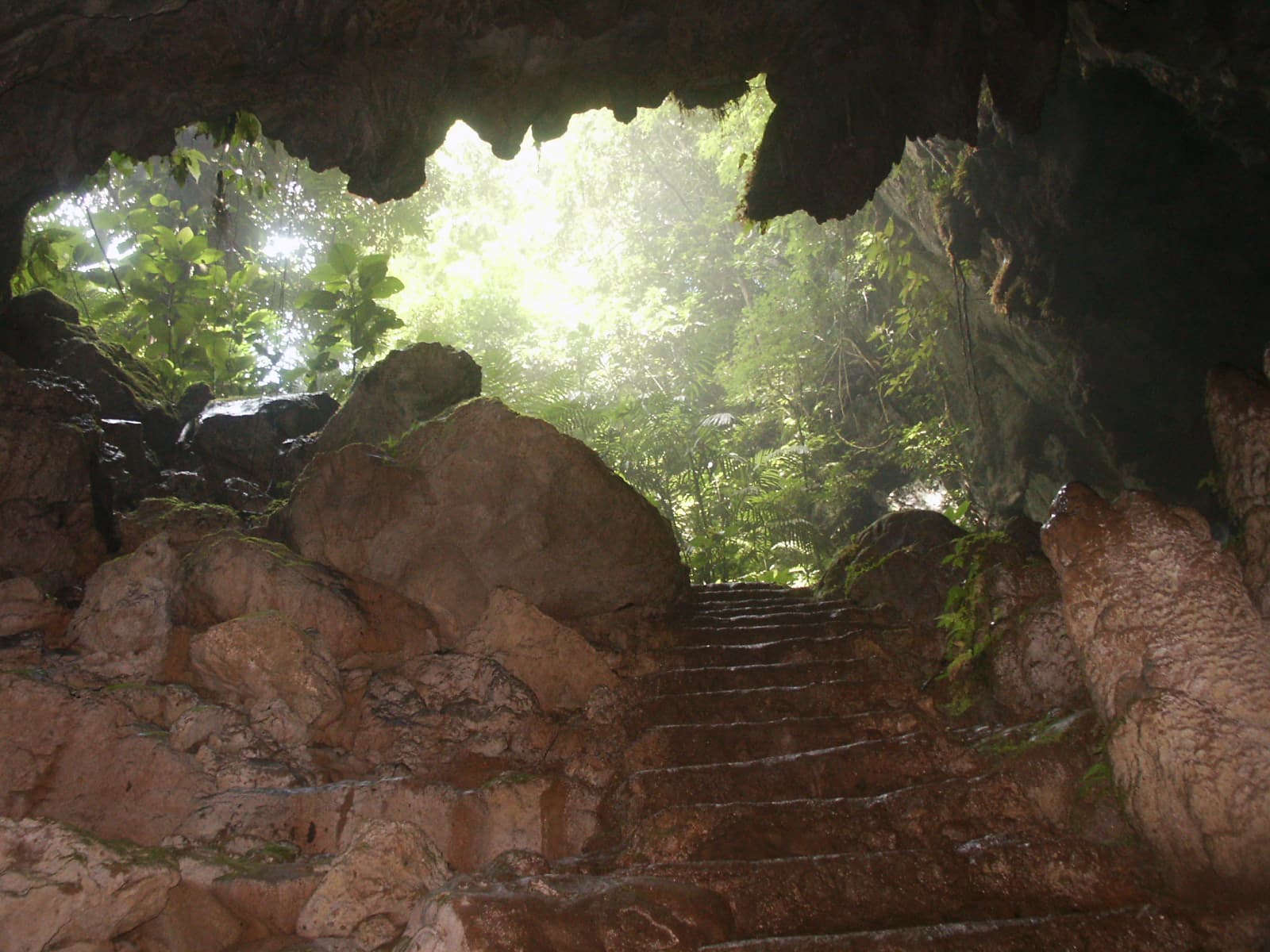 الثقب الأزرق الداخلي وكهف سانت هيرمان