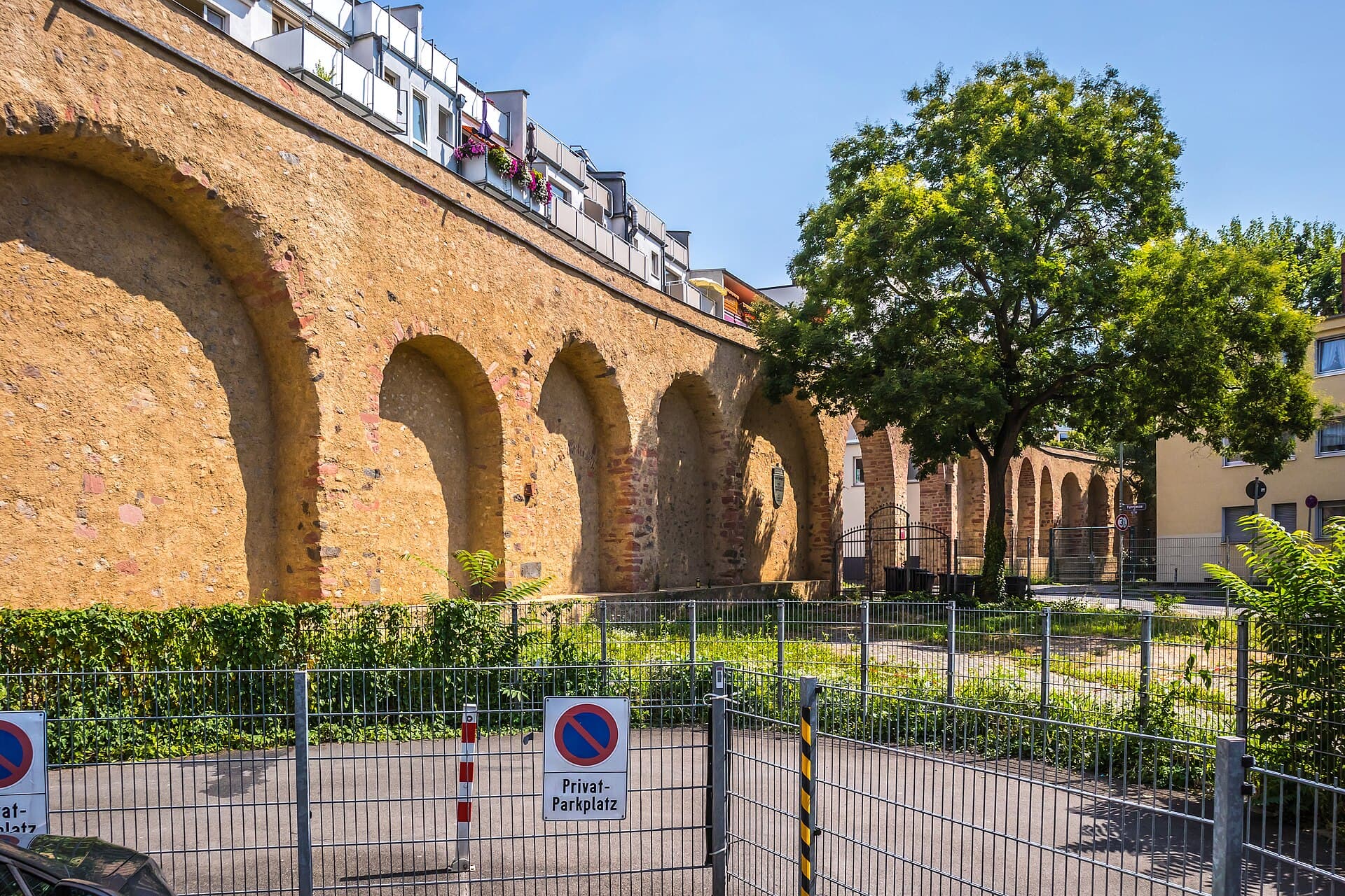 Staufenmauer, Frankfurt