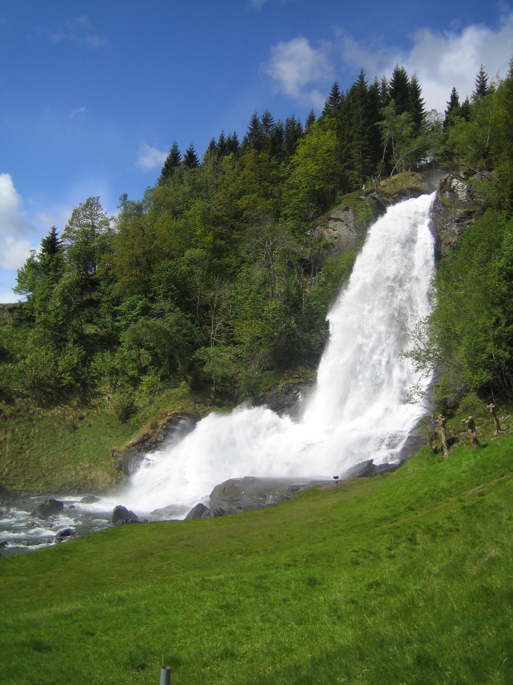 Steinsdalsfossen, Bergen
