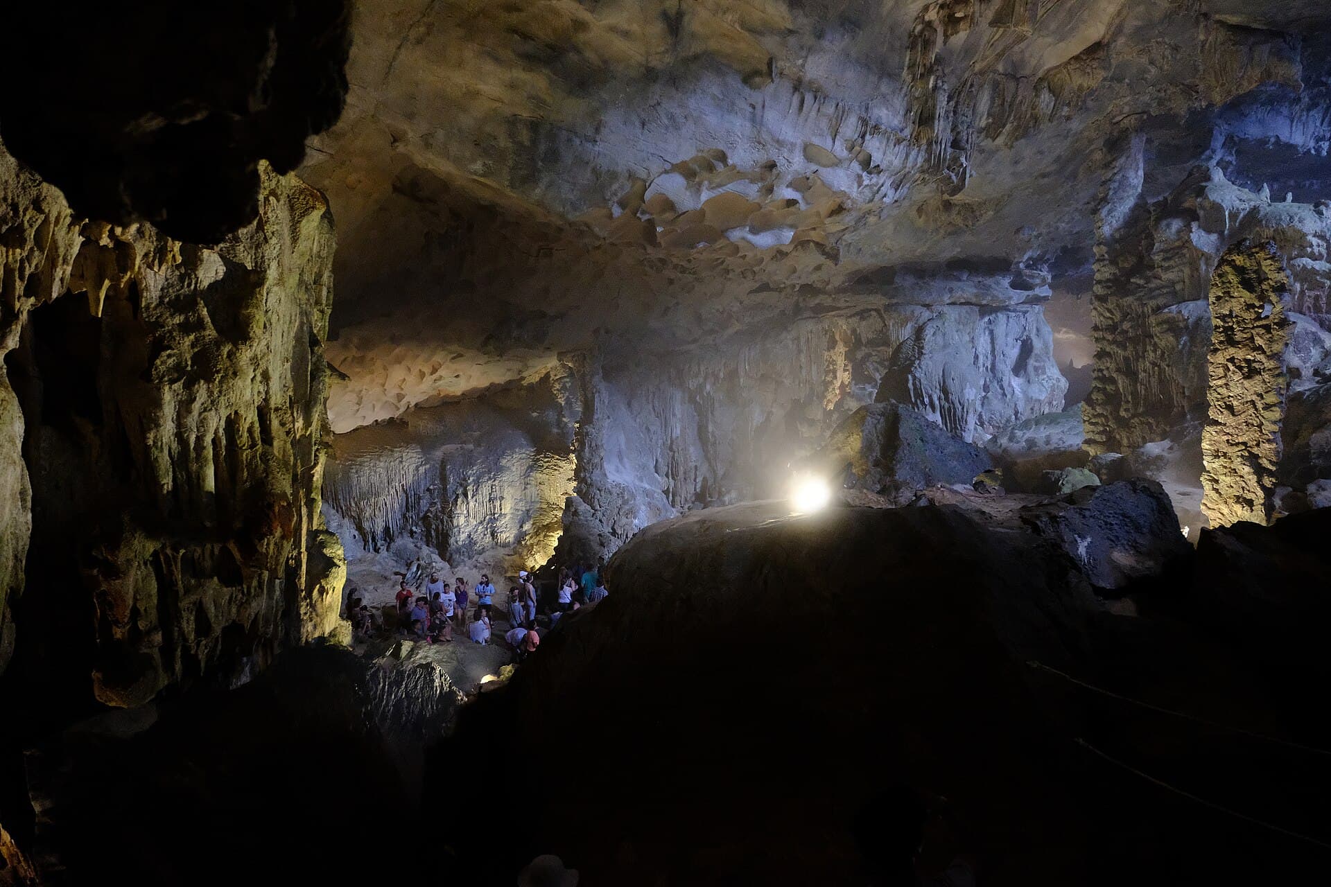 Sung Sot Cave, Ha Long
