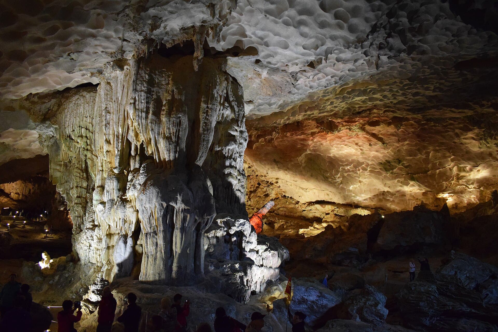 Sung Sot Cave, Ha Long