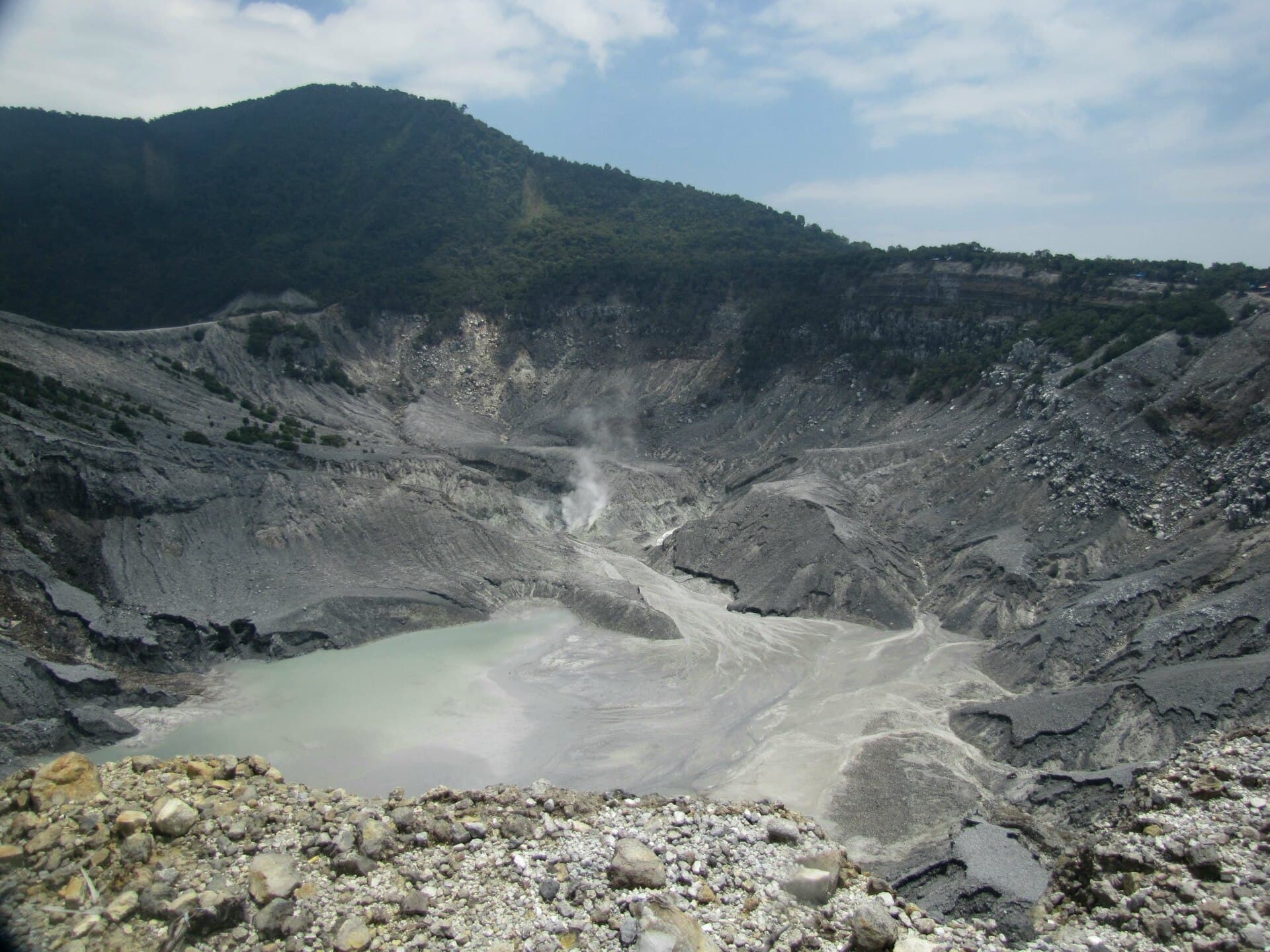 Kawah Ratu crater, Tangkuban Perahu