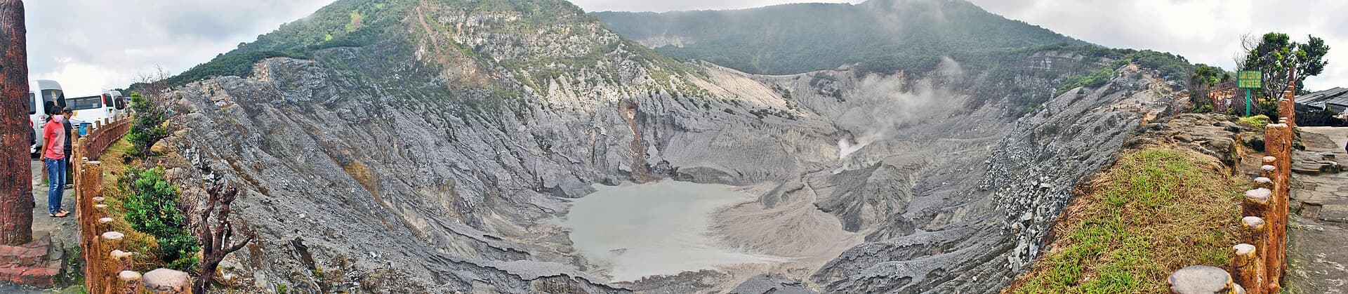 Kawah Ratu crater, Tangkuban Perahu