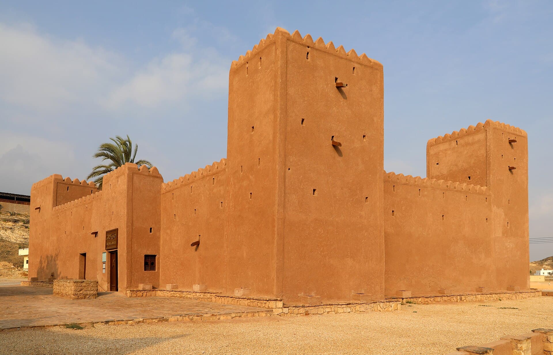 حصن طاقة، طاقة