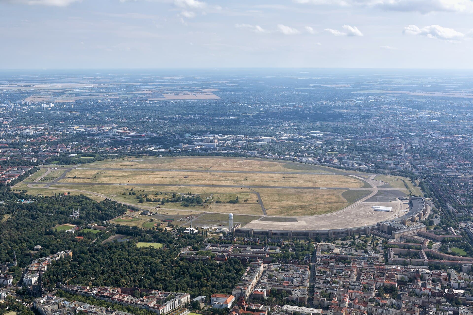 Tempelhofer Feld, Berlin