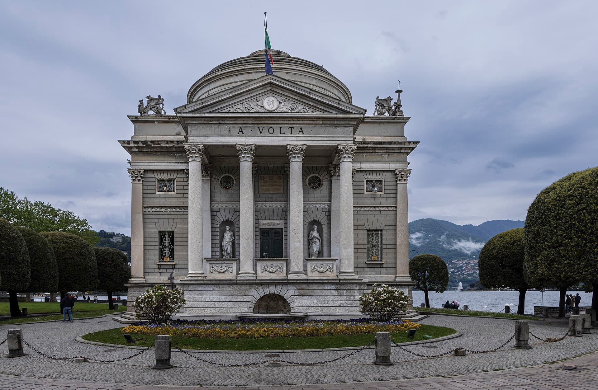 Tempio Voltiano, Como