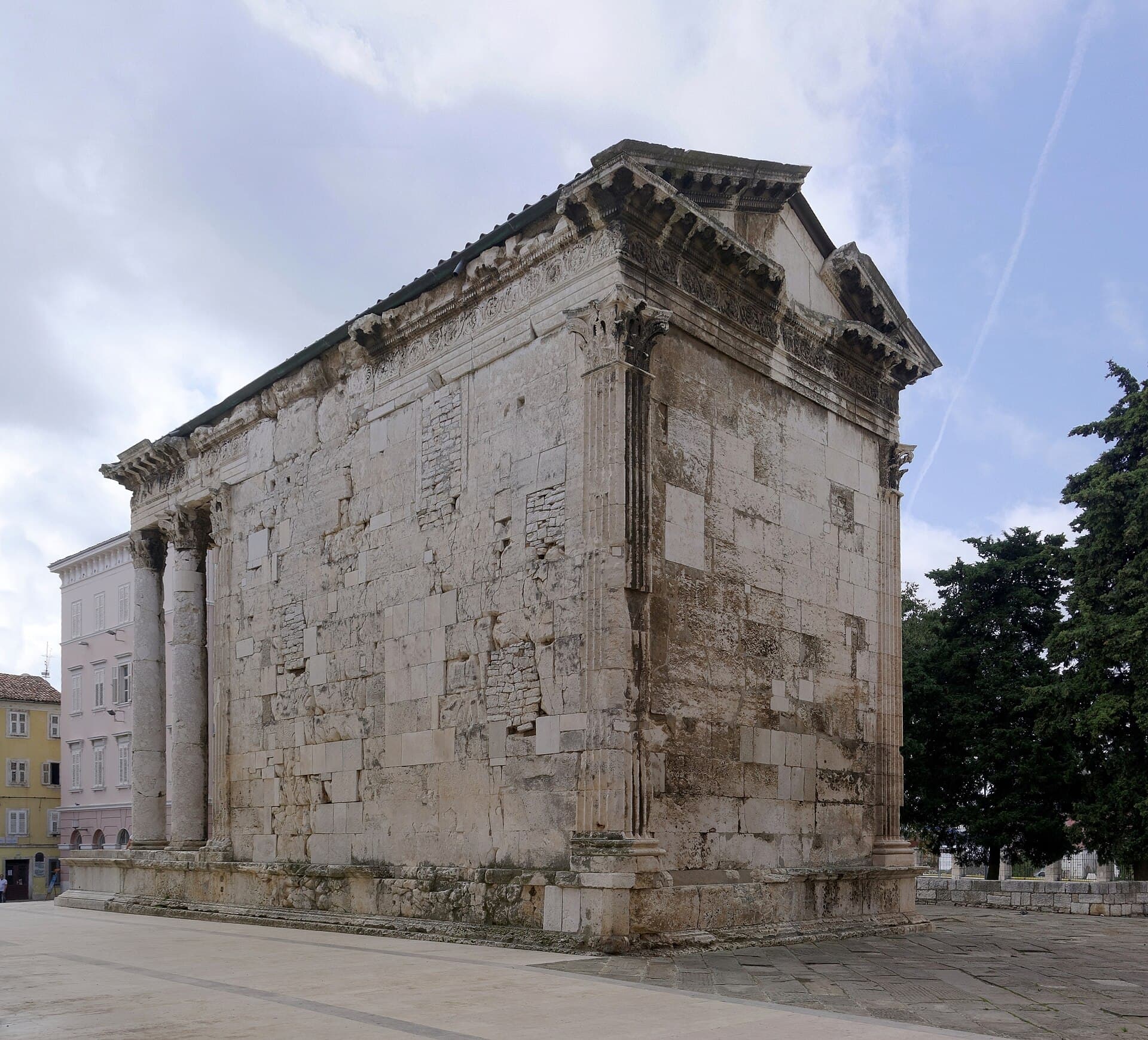 Temple of Augustus, Pula