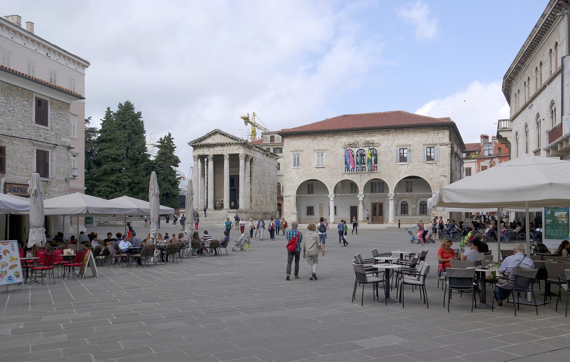 Temple of Augustus, Pula