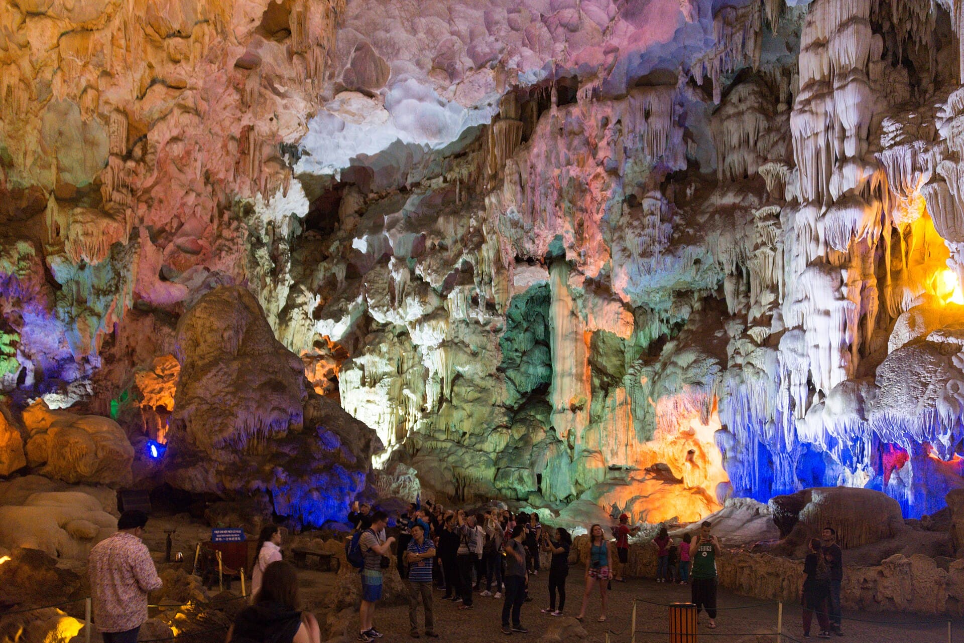 Thien Cung Cave, Ha Long