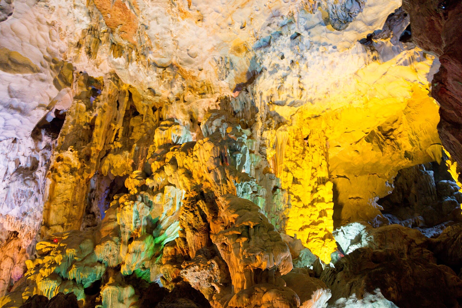 Thien Cung Cave, Ha Long