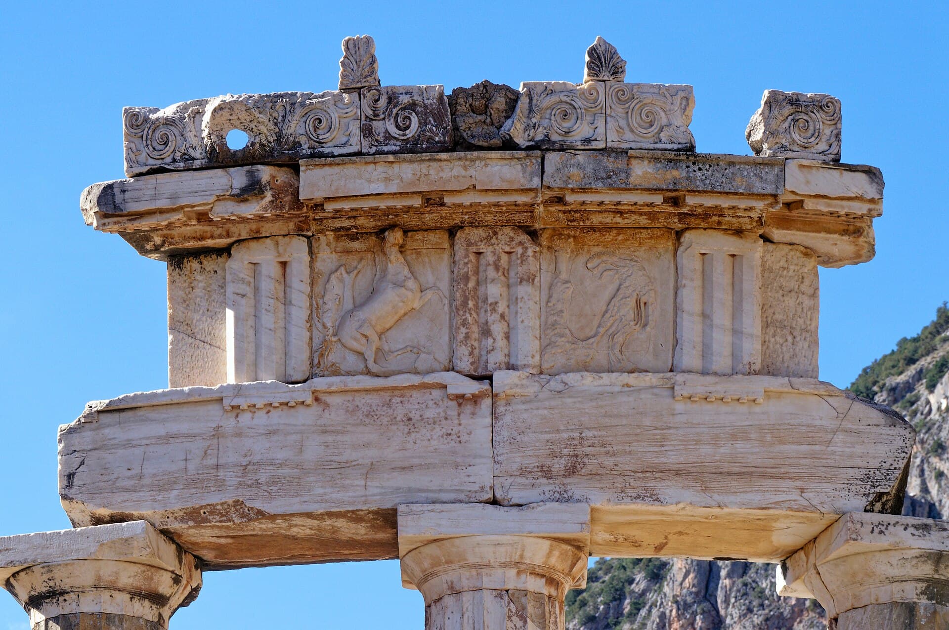 Tholos of Athena Pronaia, Delphi