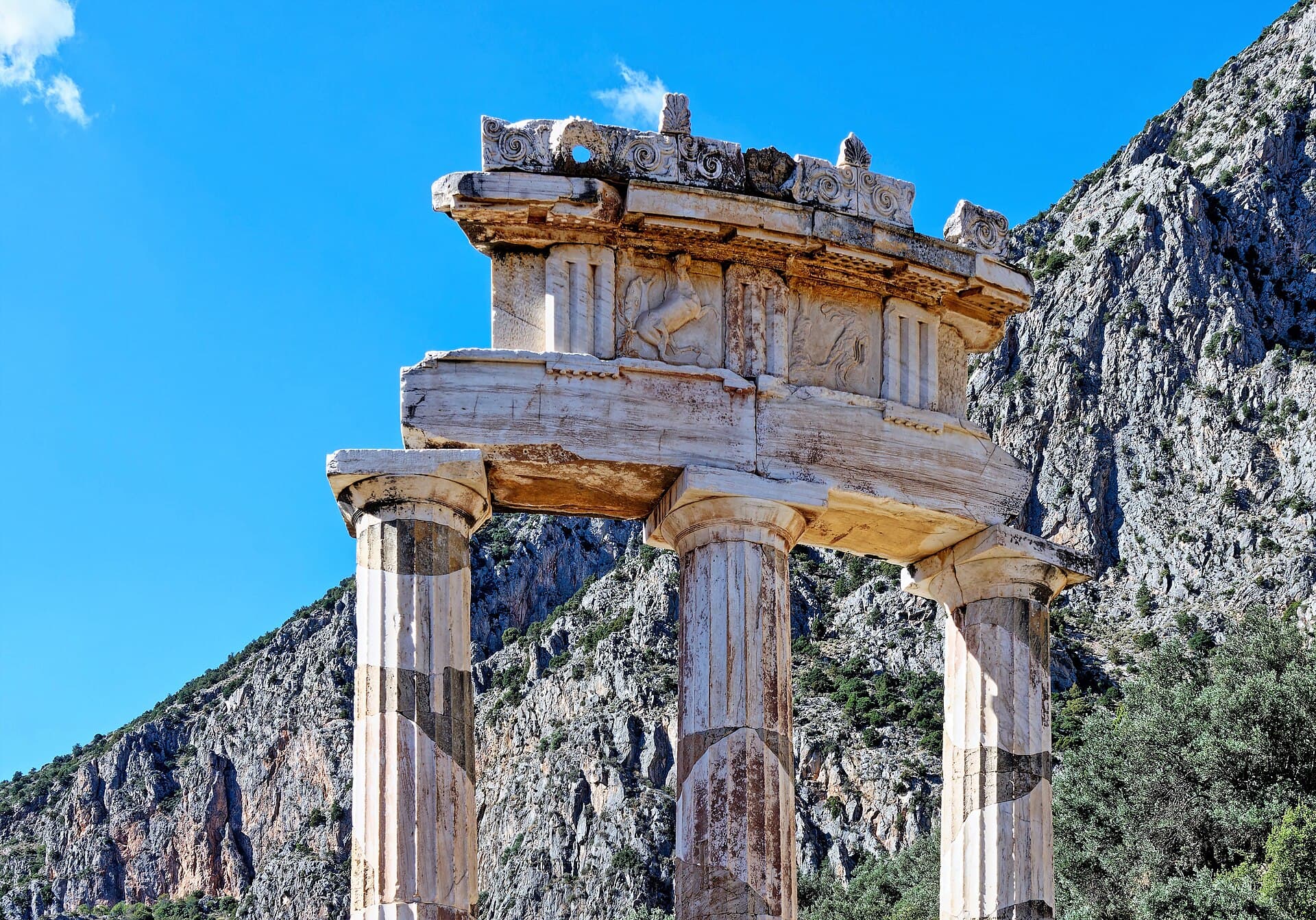 Tholos of Athena Pronaia, Delphi