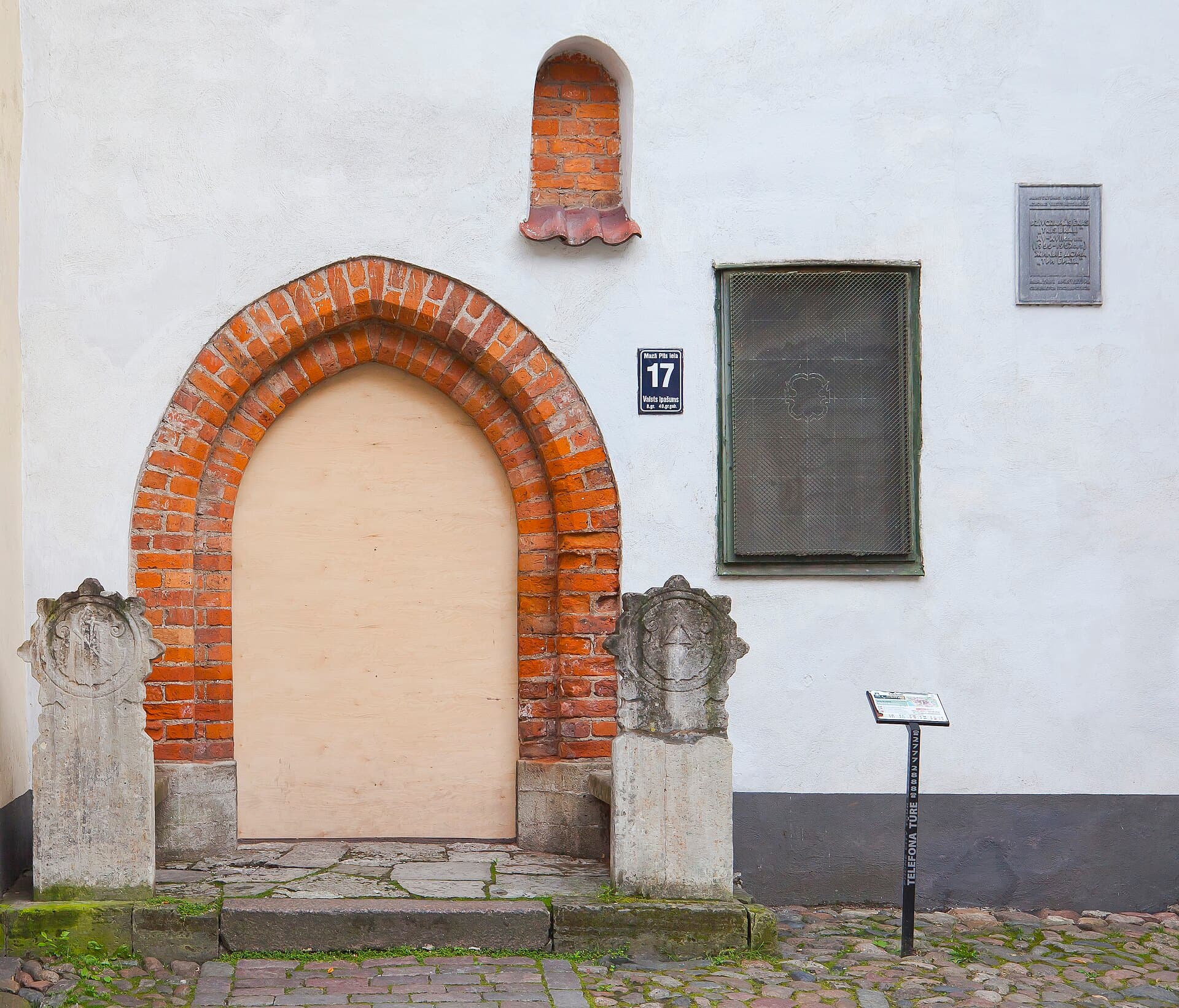 The Three Brothers, Riga