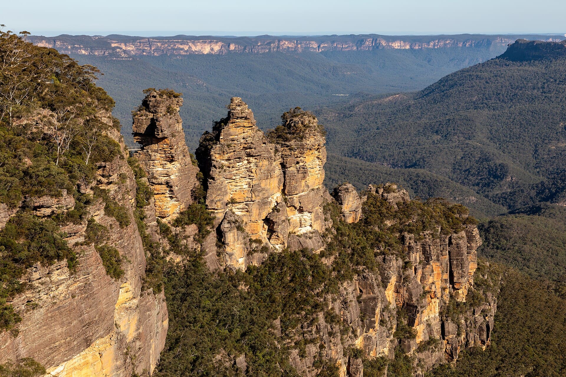 Three Sisters and Echo Point
