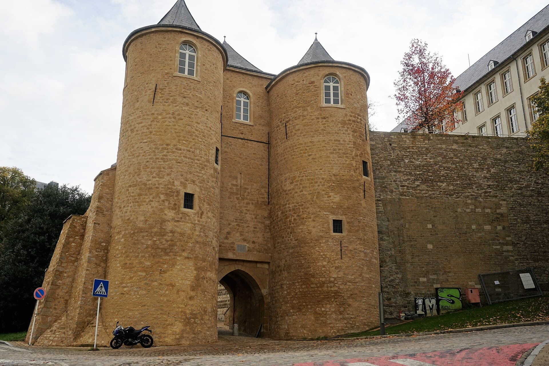 The three towers in a line from the 14th-century wall