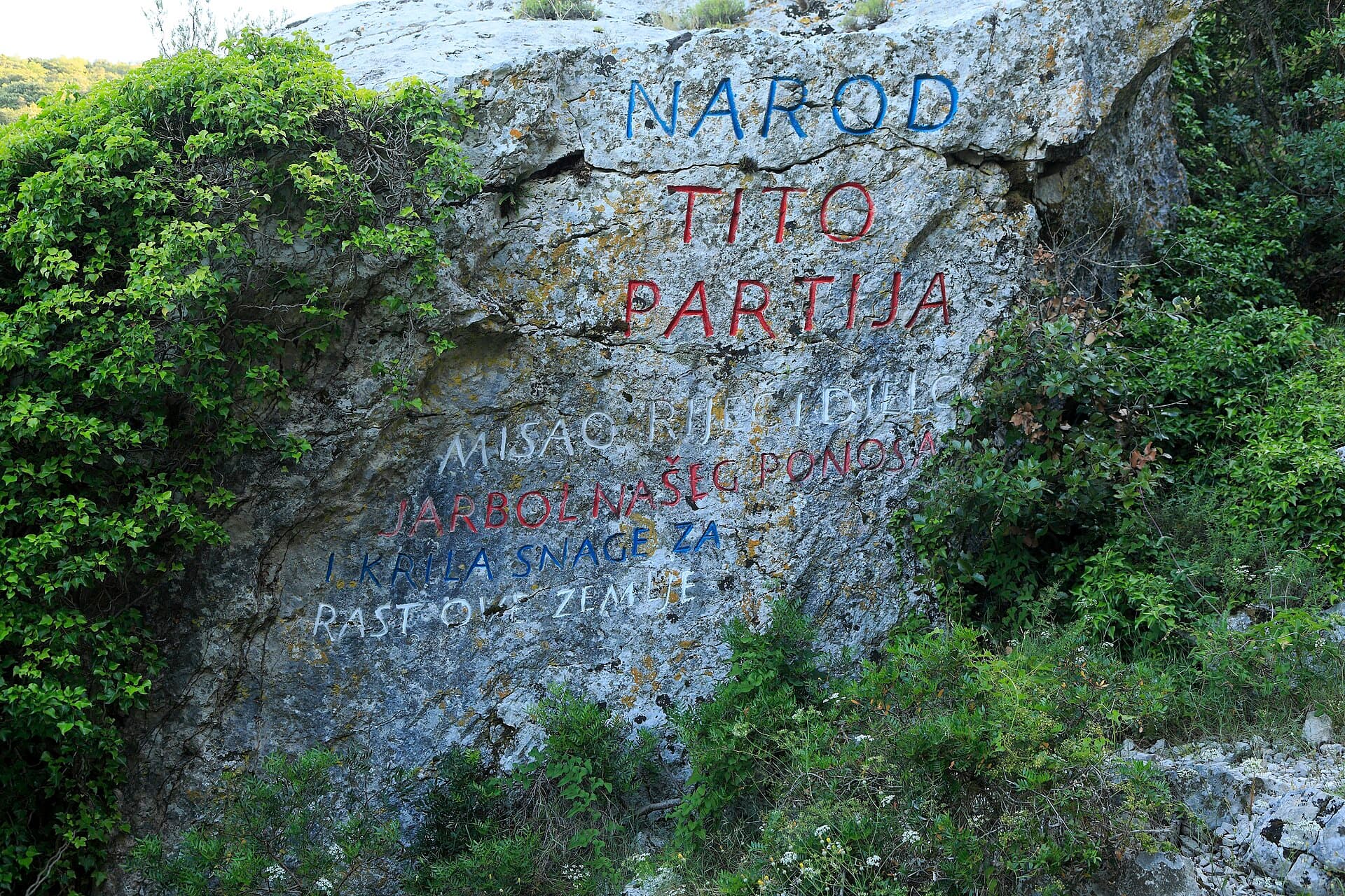 Tito''s Cave, Vis