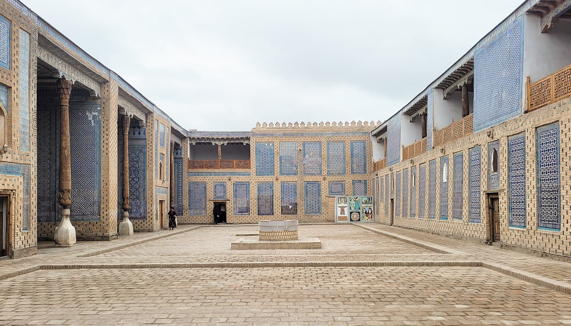 قصر طوش حولي (القصر الحجري)