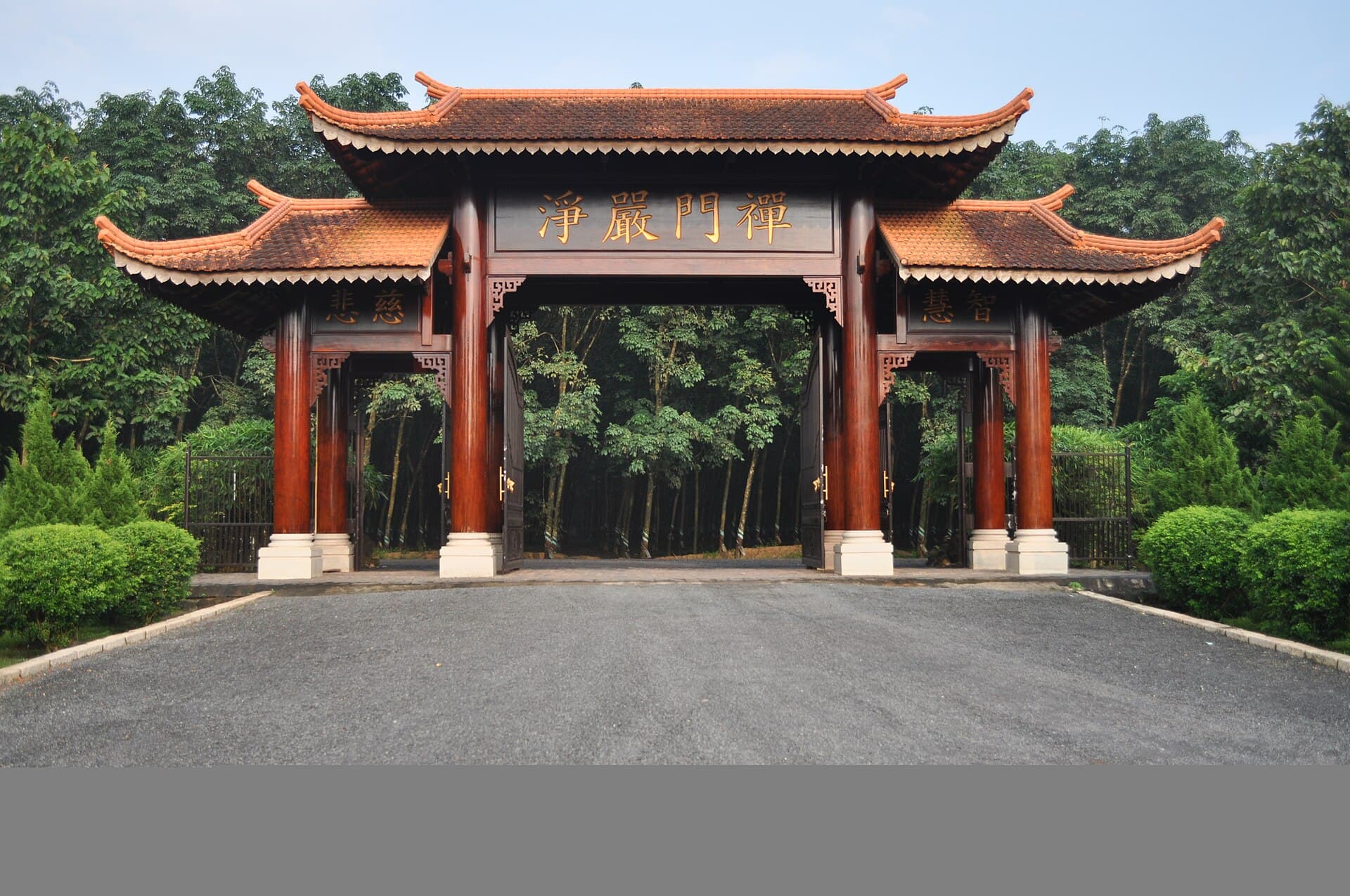 Truc Lam Zen Monastery and Tuyen Lam Lake, Da Lat