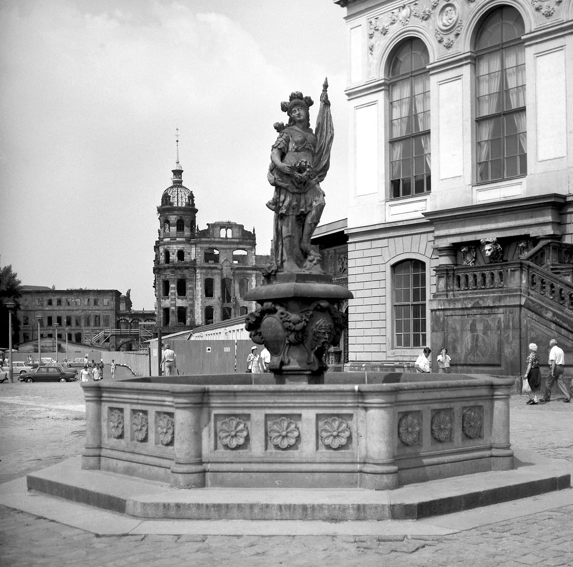 The Peace Fountain, Dresden
