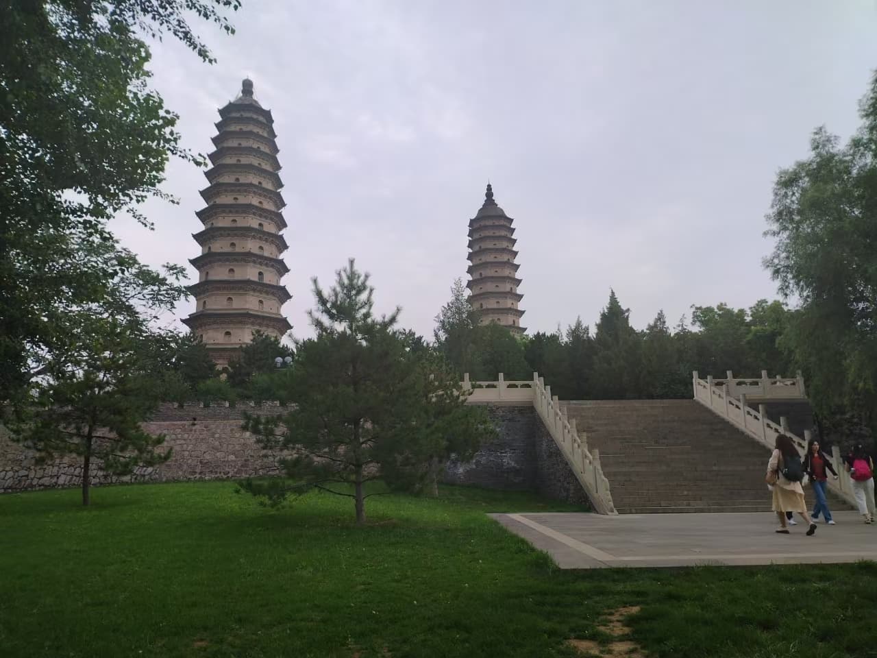 Twin Pagoda Temple (Yongzuo Temple)