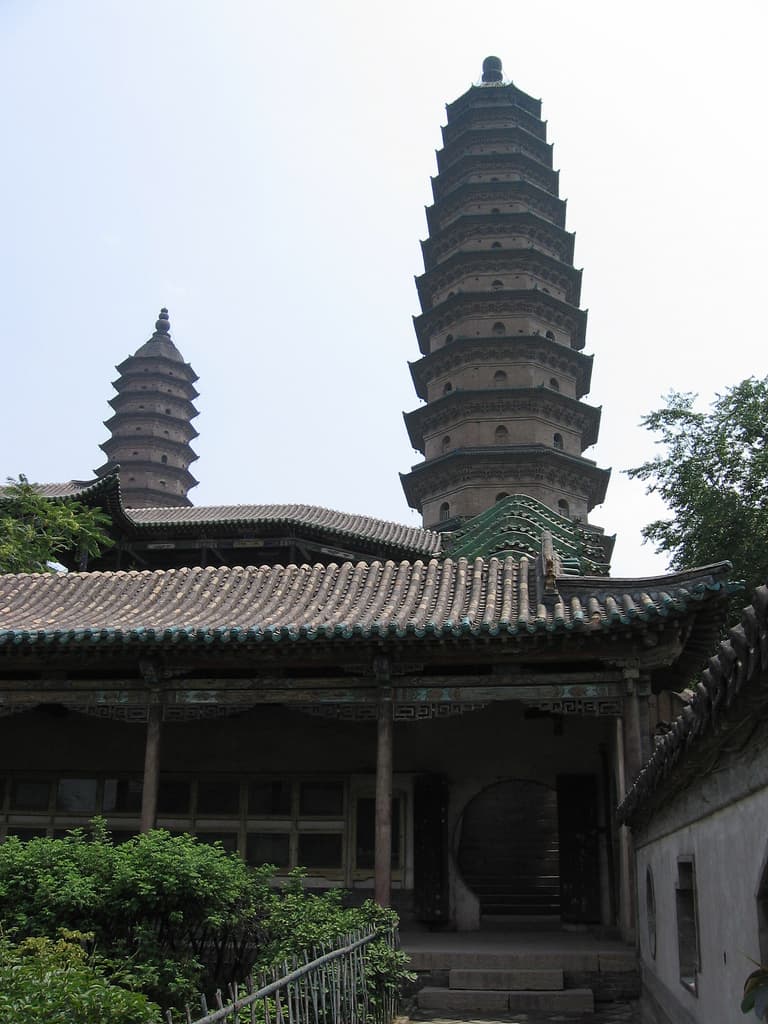 Twin Pagoda Temple (Yongzuo Temple)