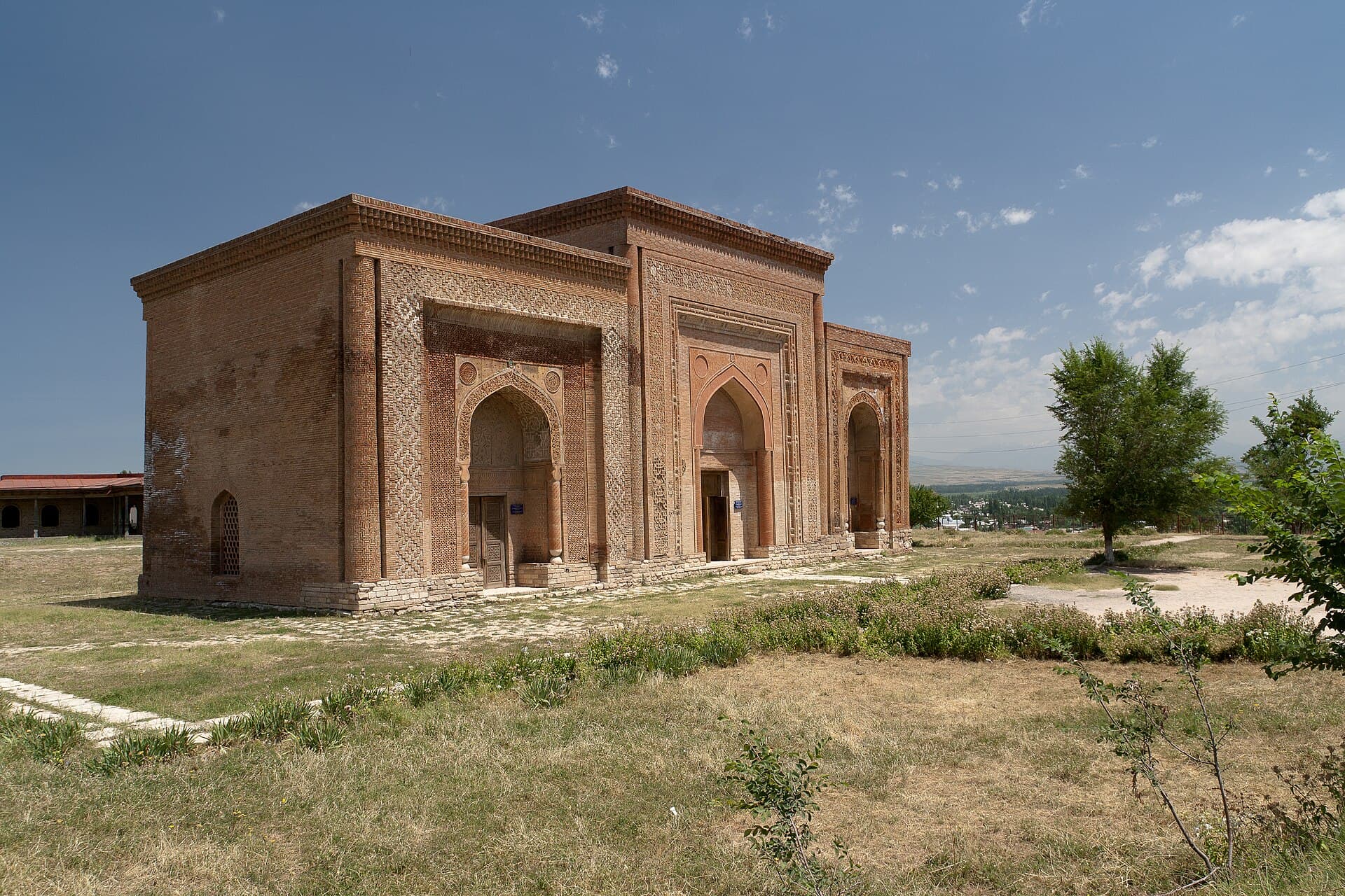 Uzgen Minaret and Mausoleums, Uzgen