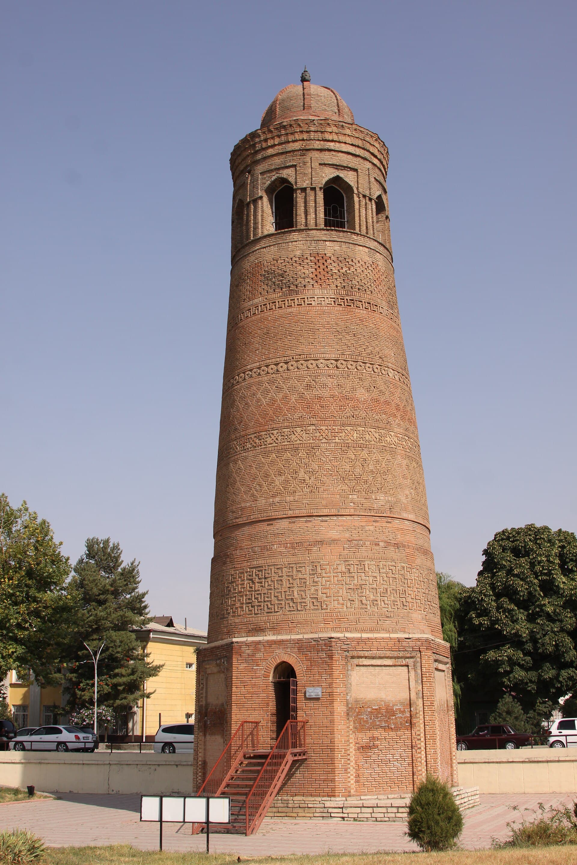 Uzgen Minaret and Mausoleums, Uzgen