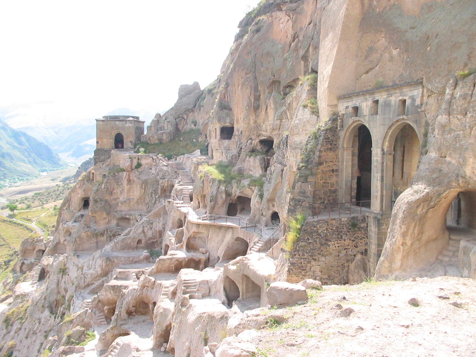 دير فاردزيا الصخري