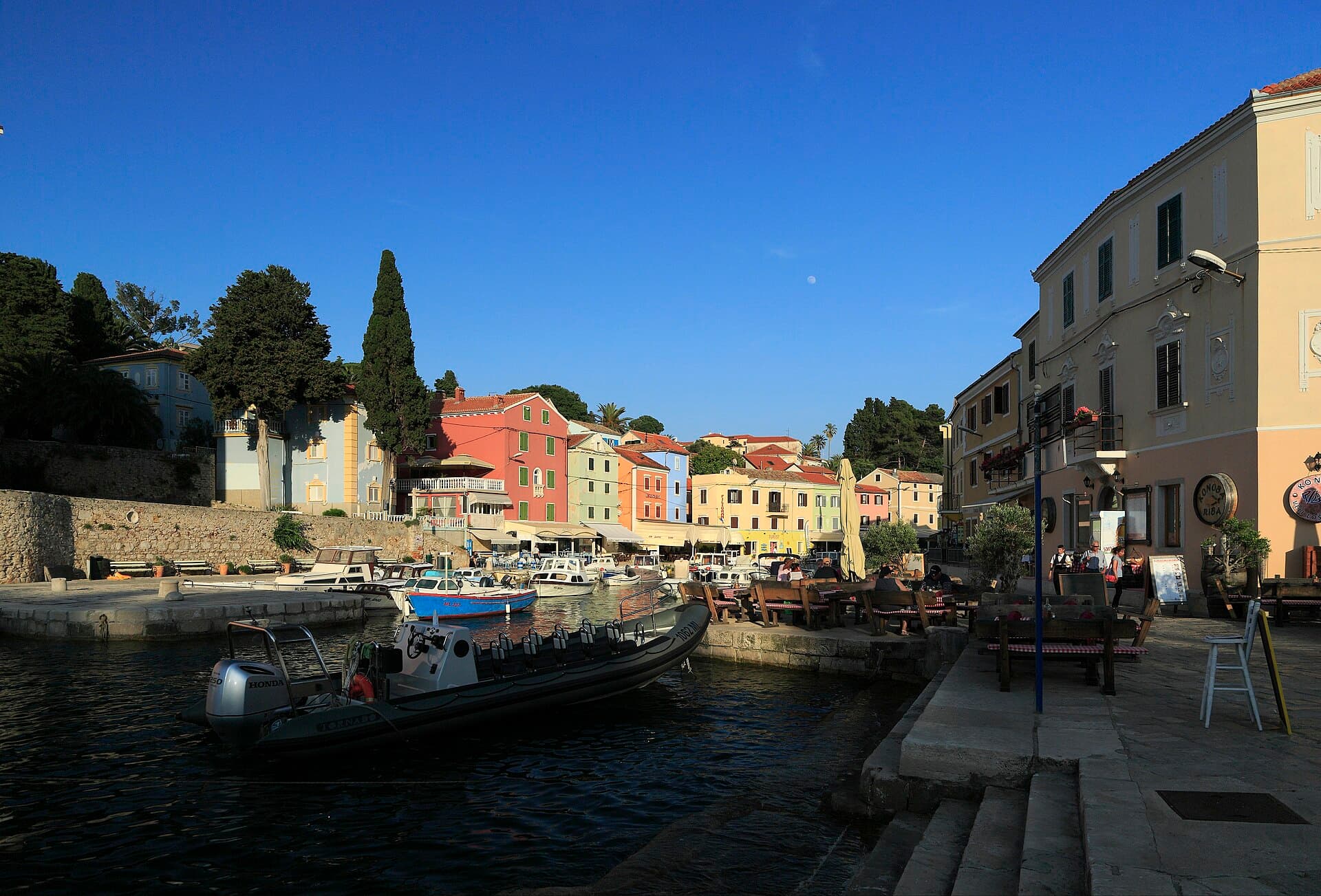 Veli Lošinj, Lošinj