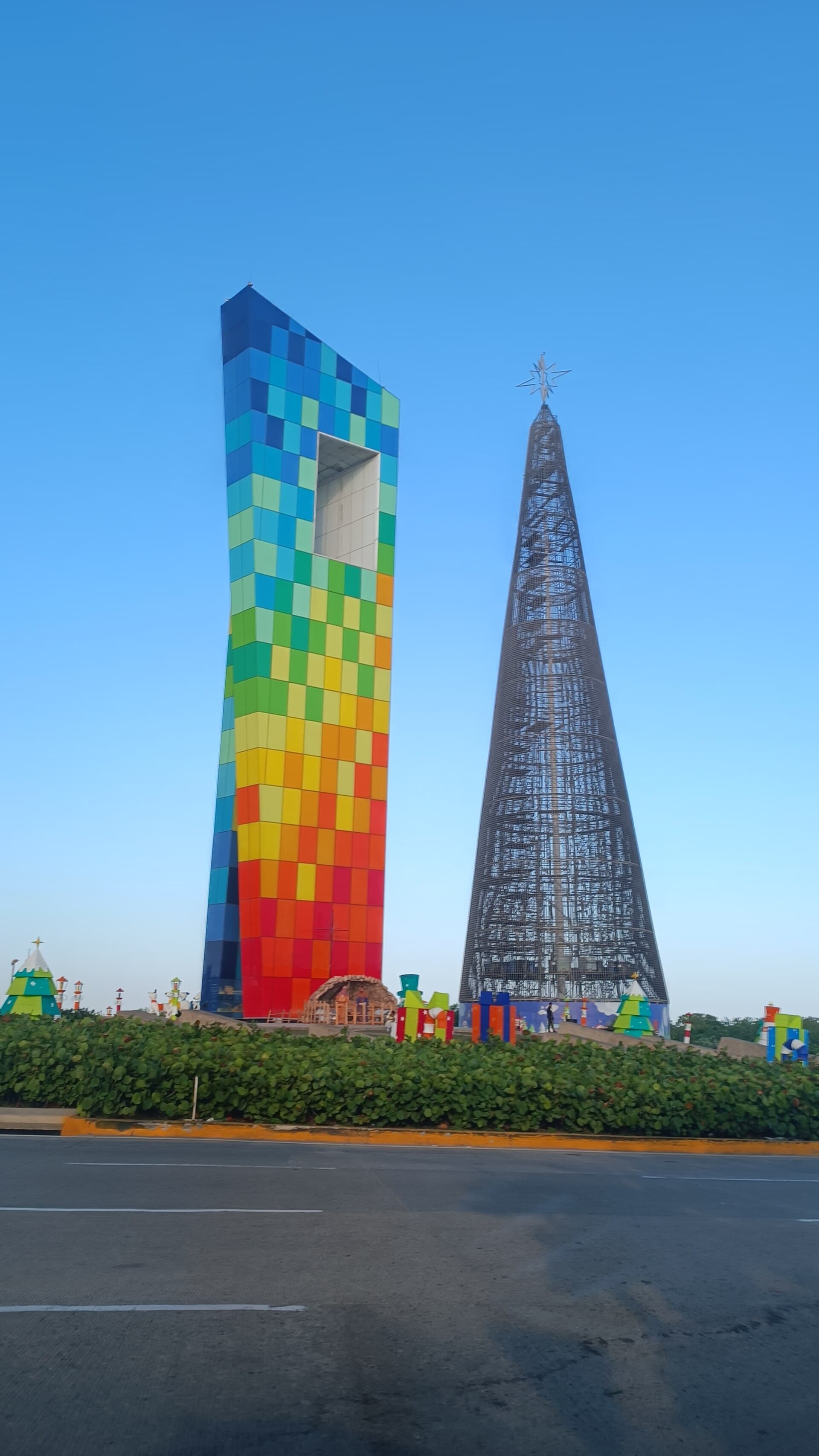 Ventana al Mundo monument