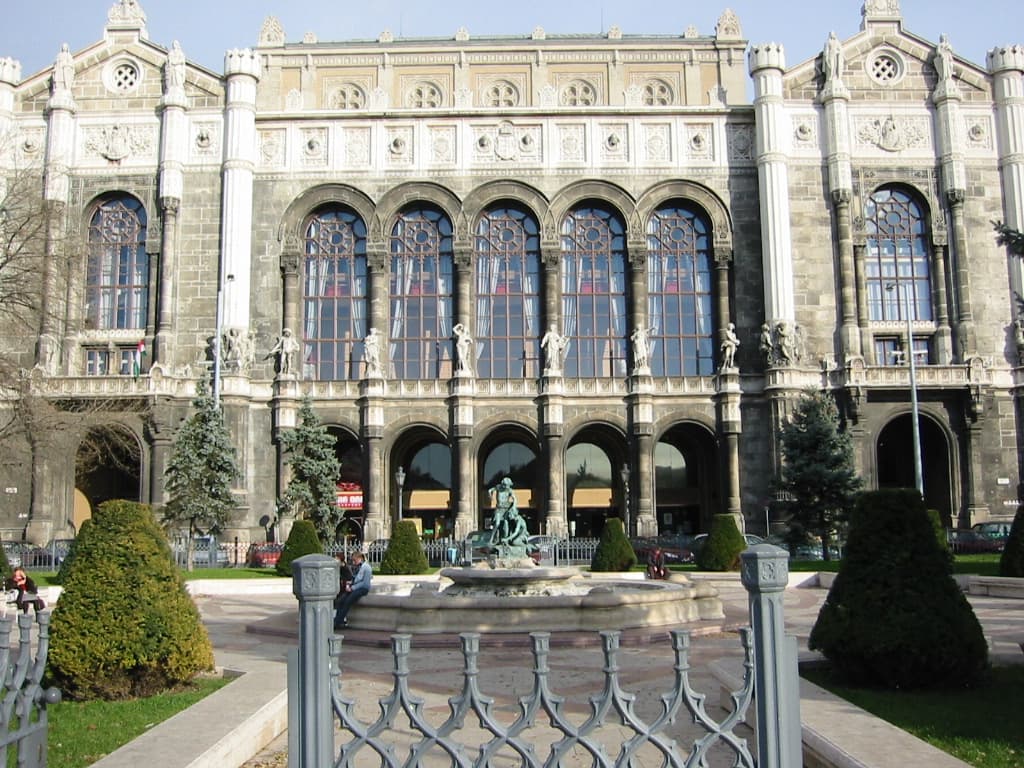 Vigadó Square, Budapest