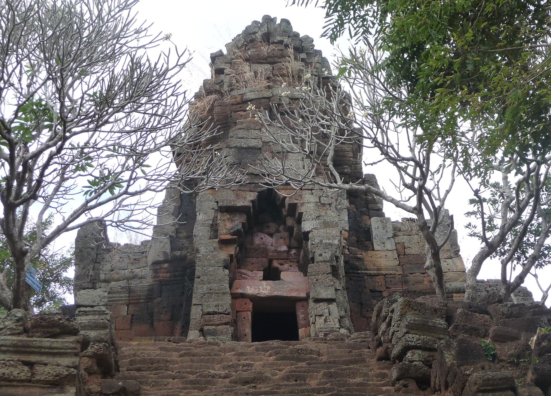 Phnom Banan hilltop temple