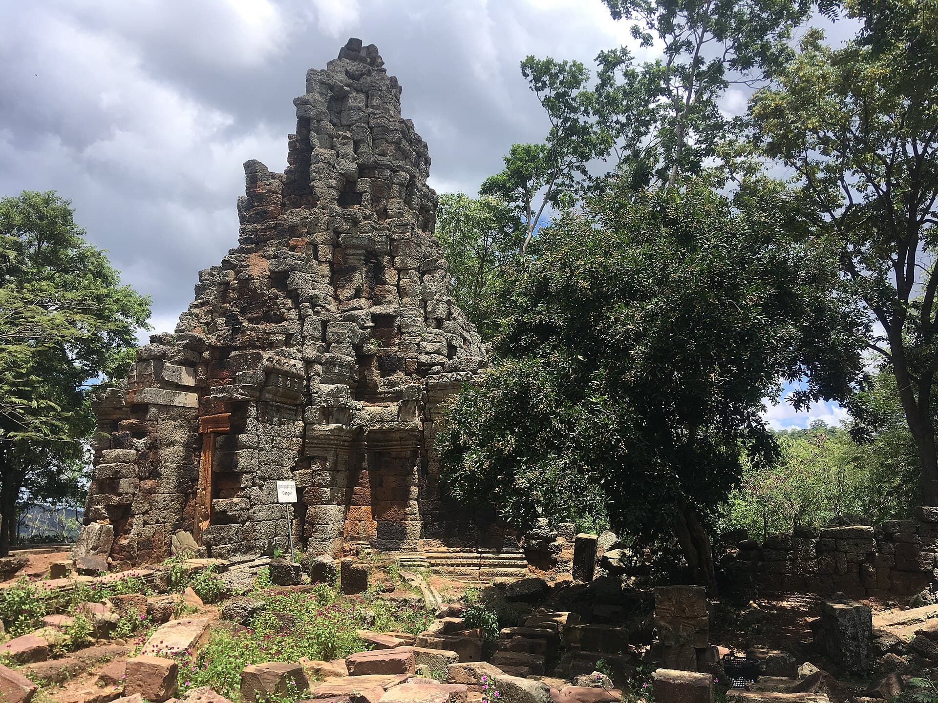 Phnom Banan hilltop temple
