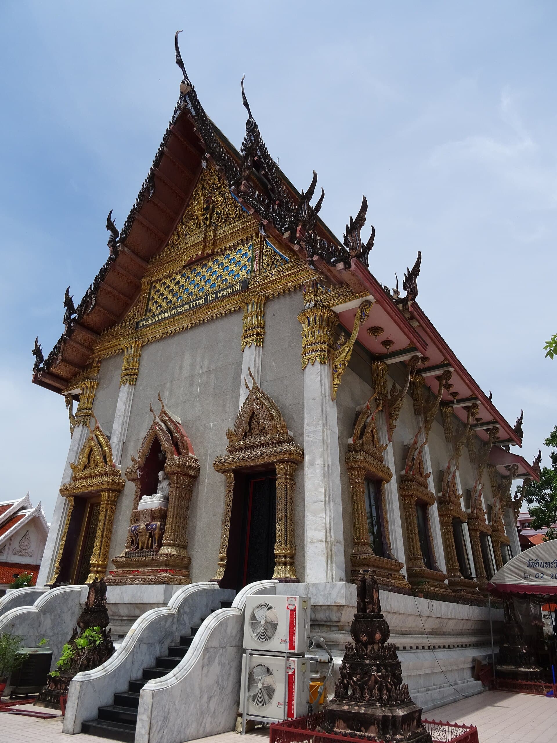 Wat Intharawihan (the Big Standing Buddha), Bangkok