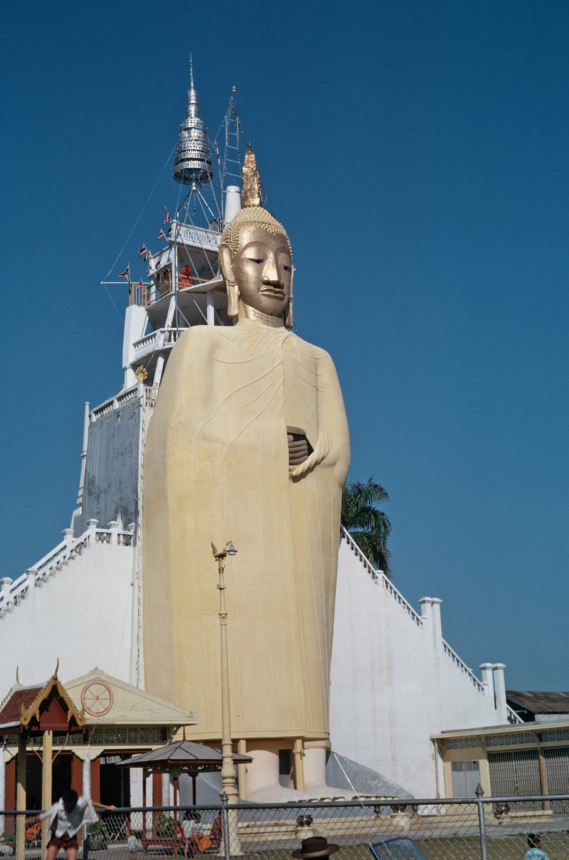 Wat Intharawihan (the Big Standing Buddha), Bangkok