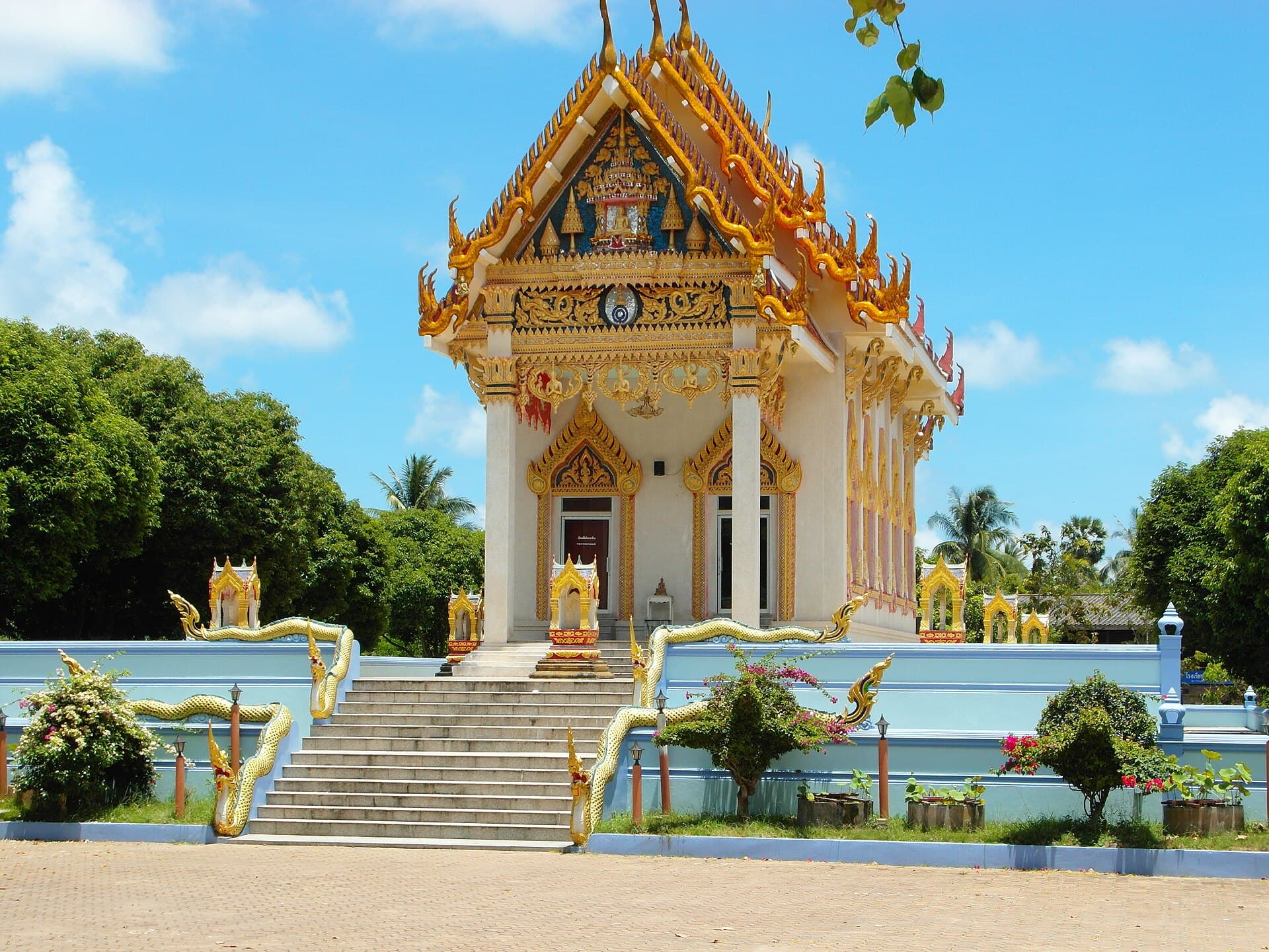 Wat Khunaram (the mummified monk), Koh Samui