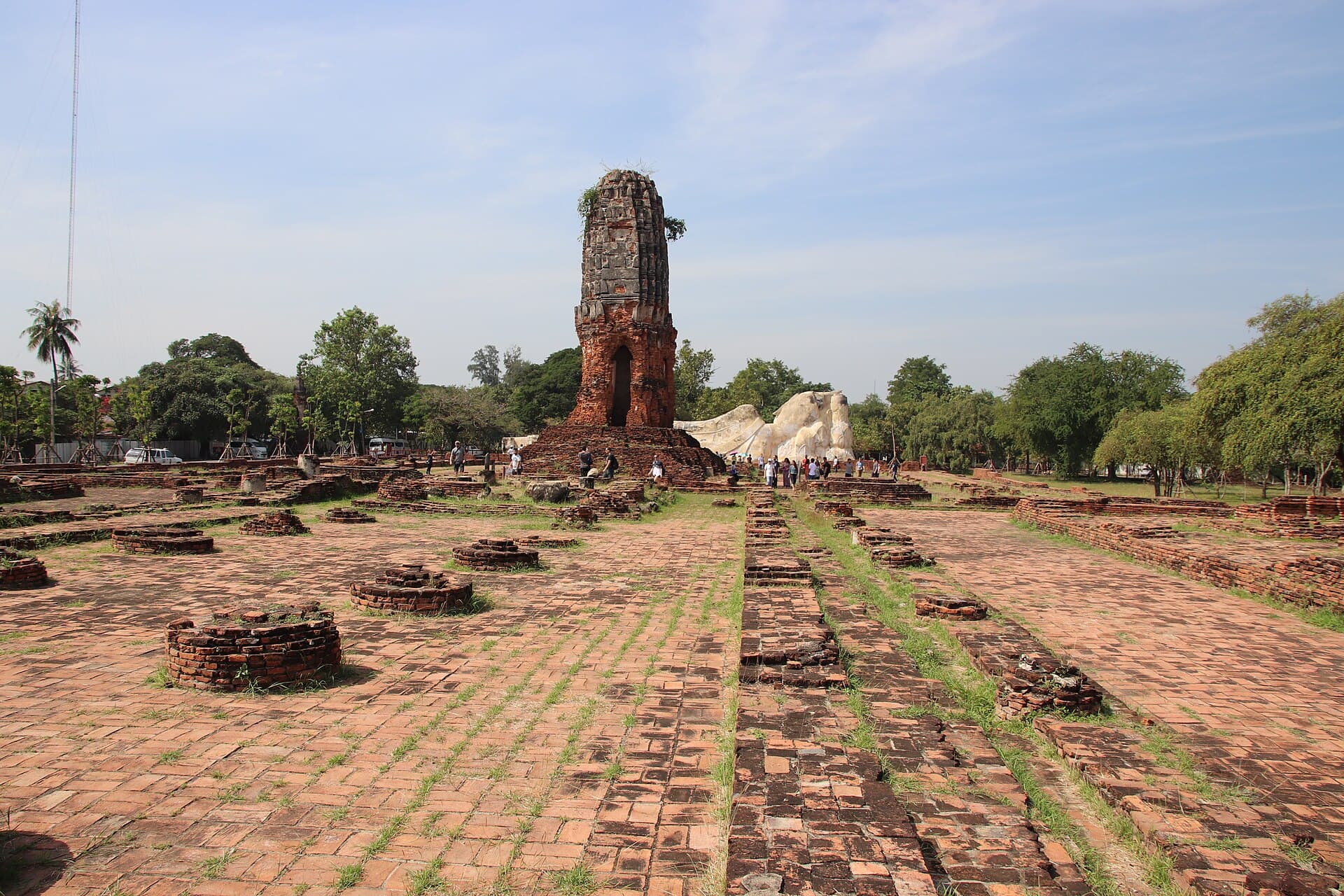 Wat Lokaya Sutha (Reclining Buddha)