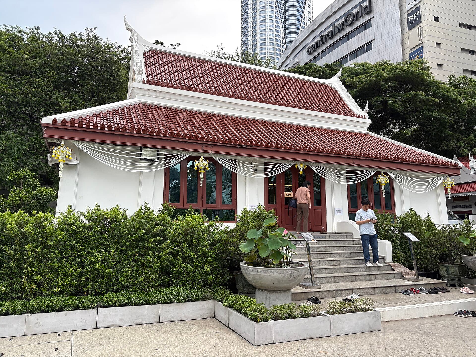Wat Pathum Wanaram, Bangkok