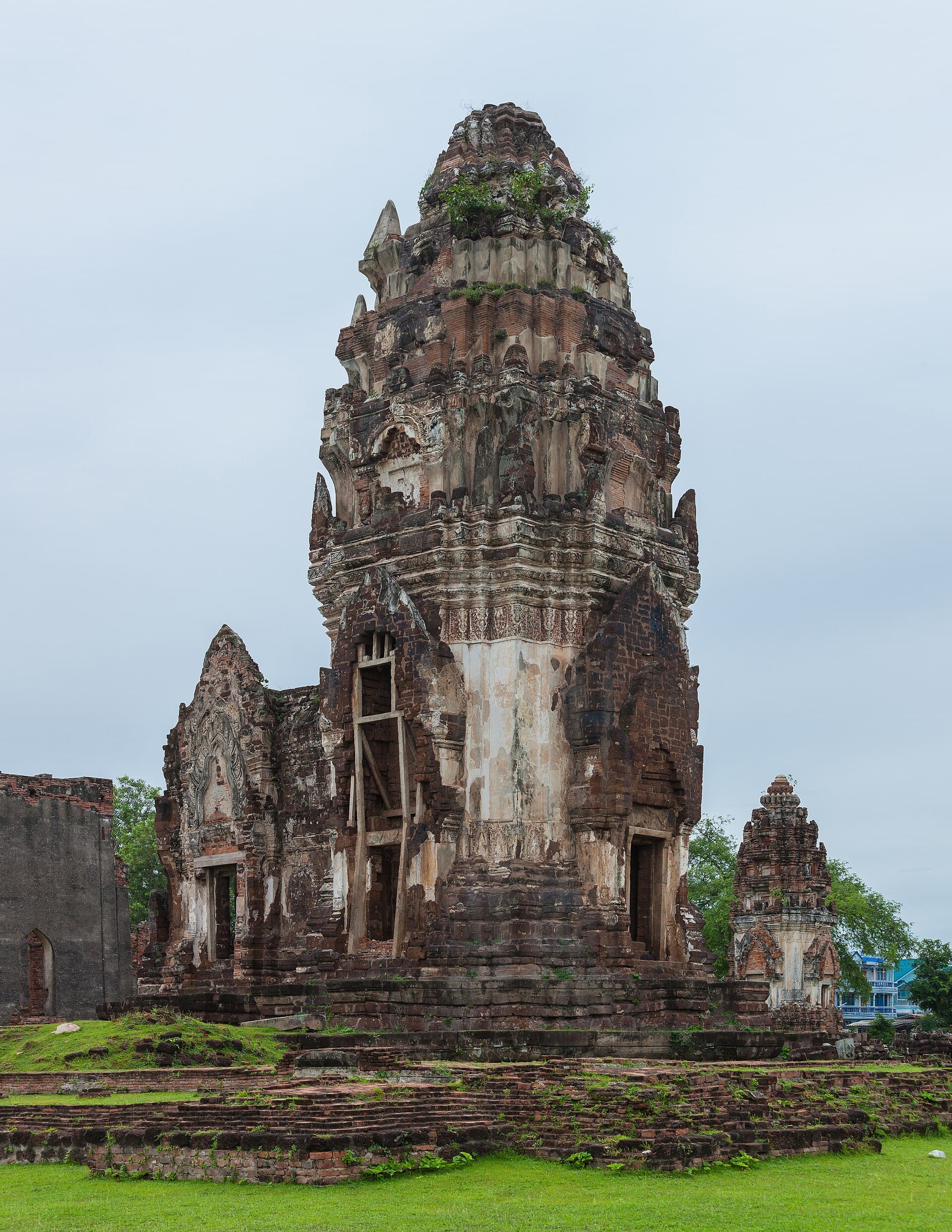 Wat Phra Si Rattana Mahathat (Lopburi), Lopburi