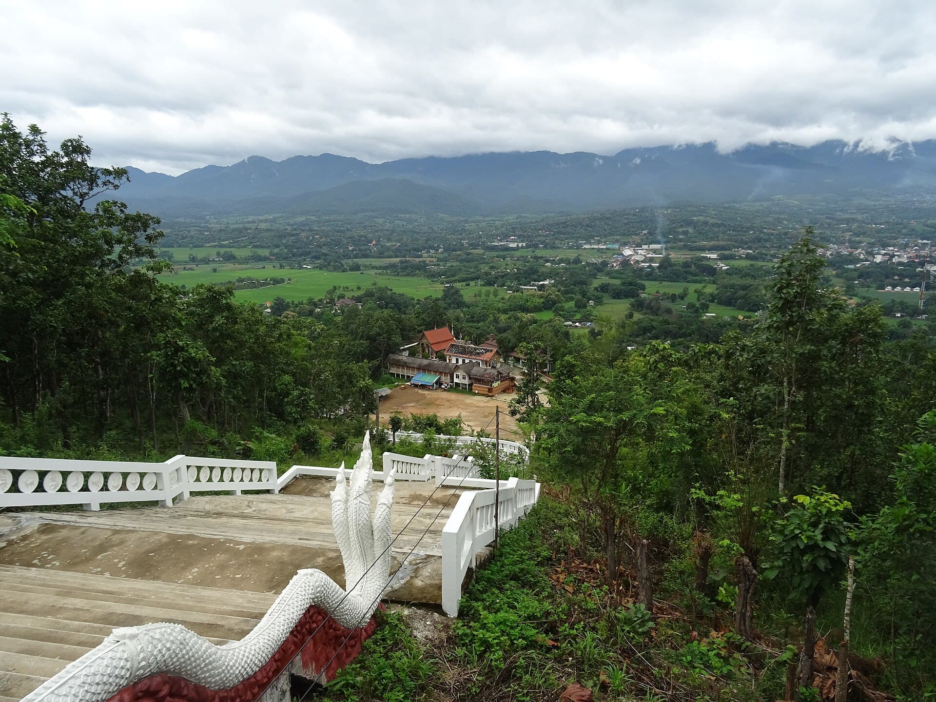 Wat Phra That Mae Yen (White Buddha), Pai