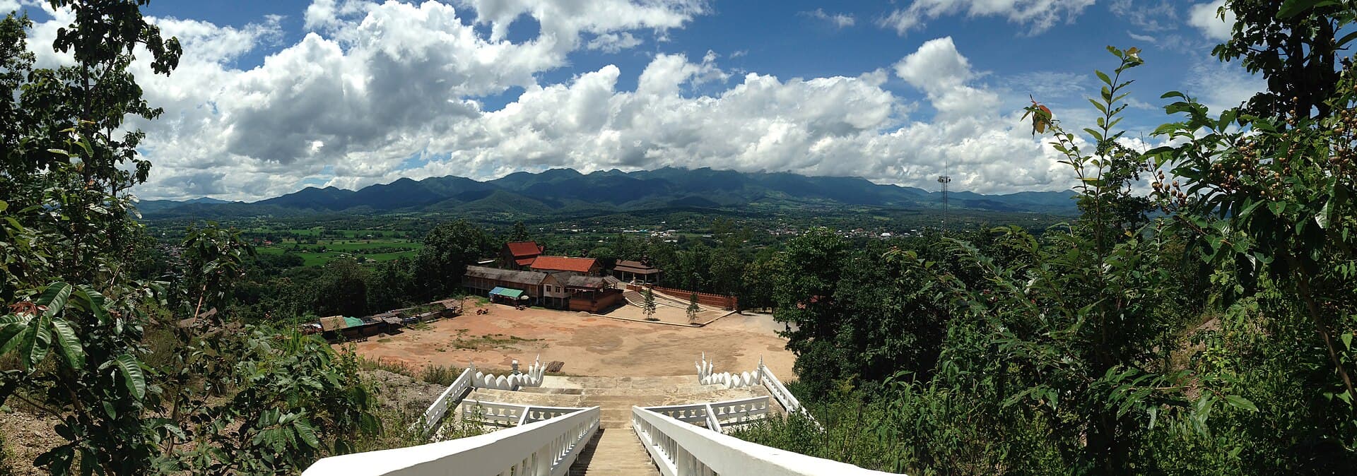 Wat Phra That Mae Yen (White Buddha), Pai