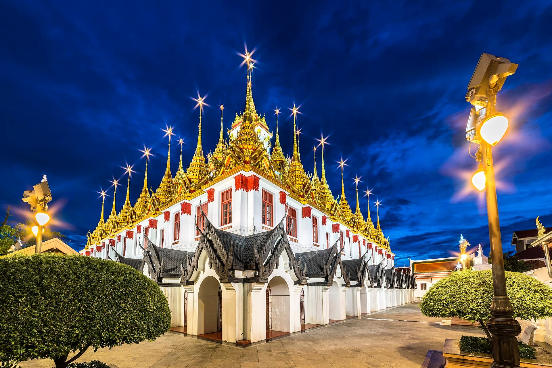 Wat Ratchanatdaram and Loha Prasat