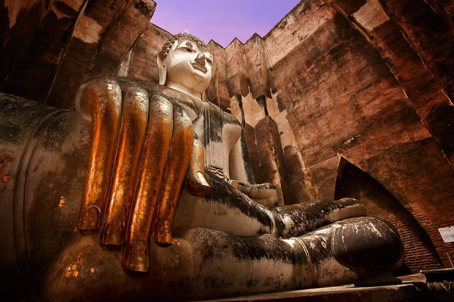 Wat Si Chum, Sukhothai