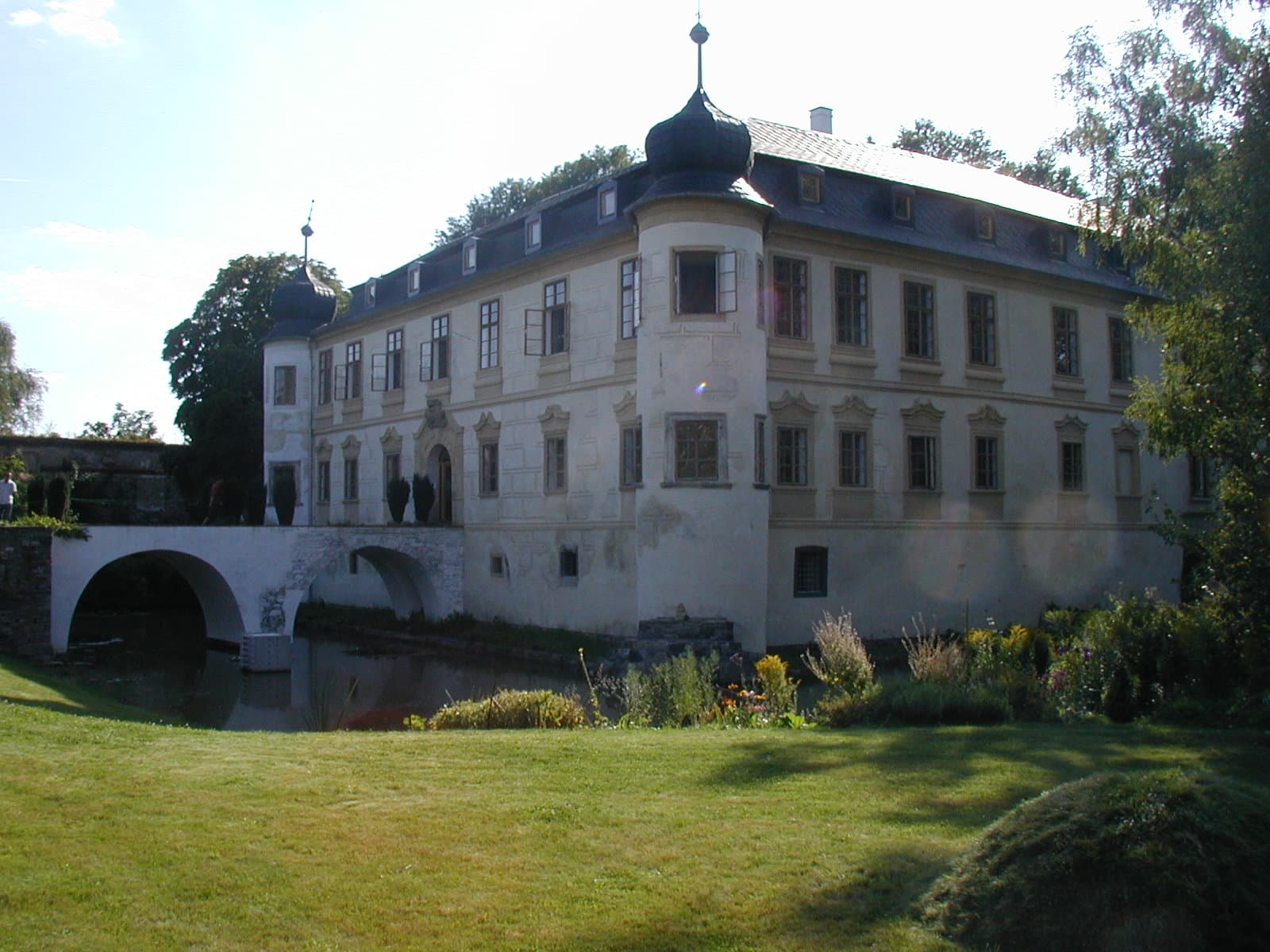 Třebešice Chateau, Třebešice