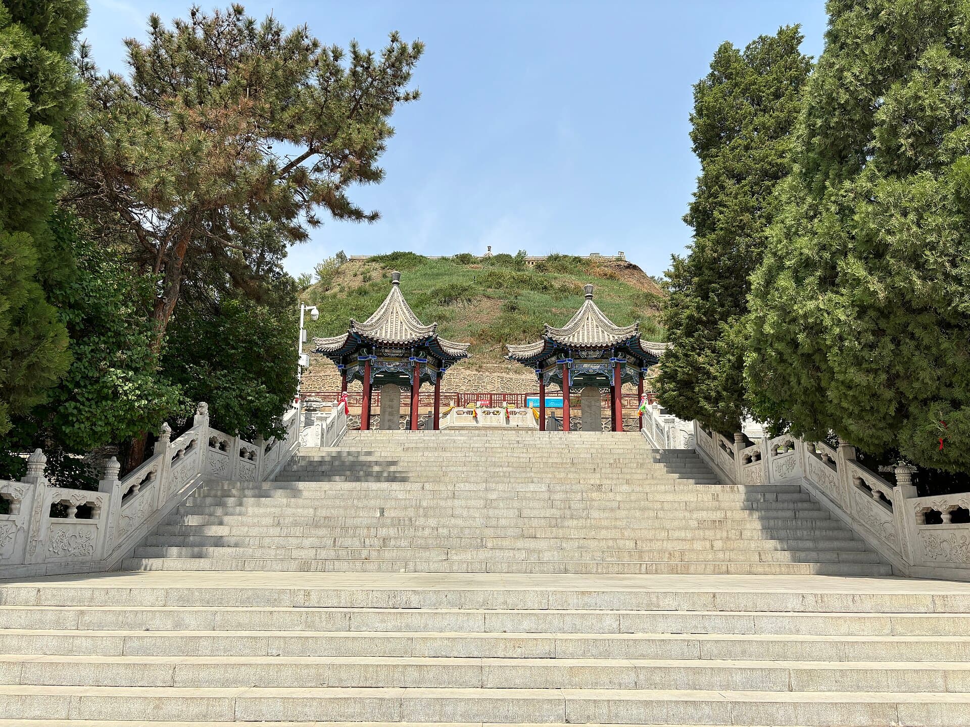 Zhaojun Tomb