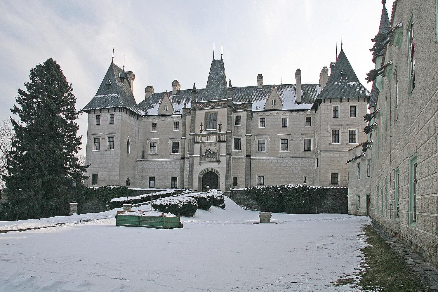 Žleby Château, Žleby
