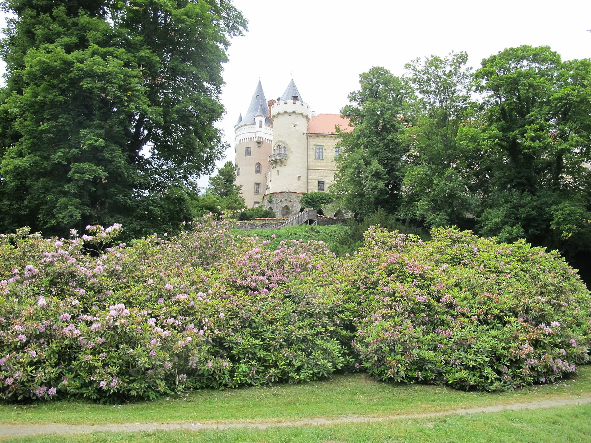 Žleby Château, Žleby